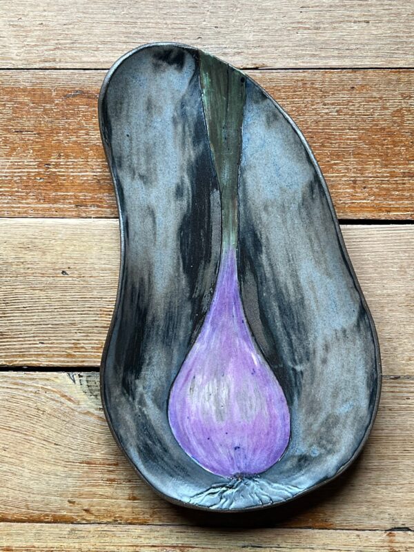 Black Red Onion Plate