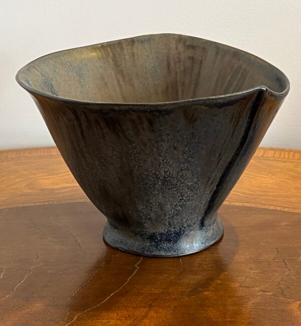Sweeping Black Bowl