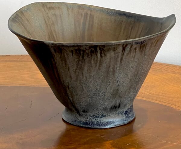 Sweeping Black Bowl - Image 4